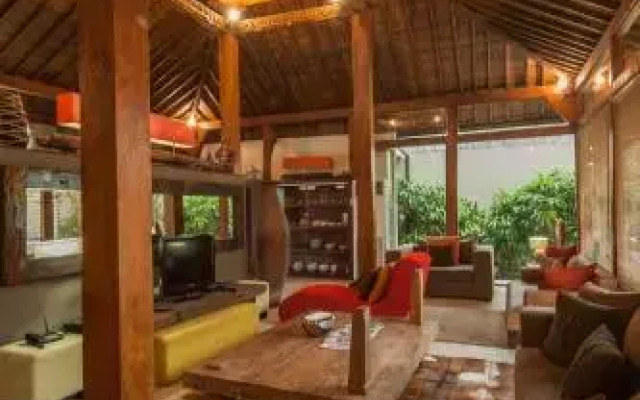 Echo Beach Residence