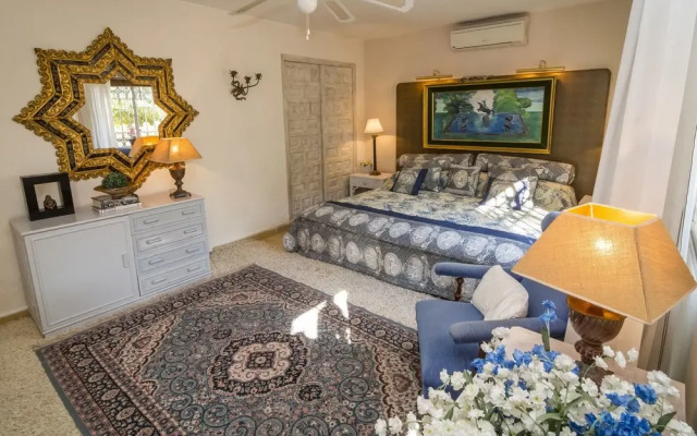 LG-Private villa and pool 100m to beach
