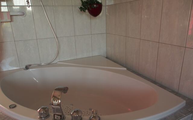 Eifelferien - Gaestezimmer, Ferienwohnungen - Haus Eden