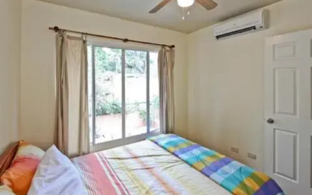 Private townhome 2 blocks from the beach and restaurants