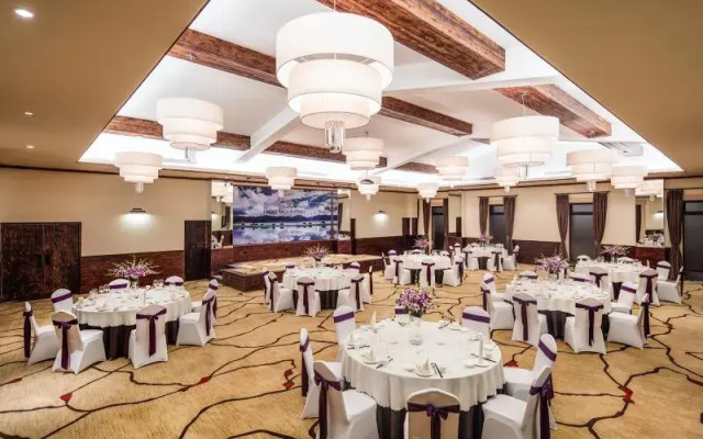 High Mountain Resort - Shangri-La