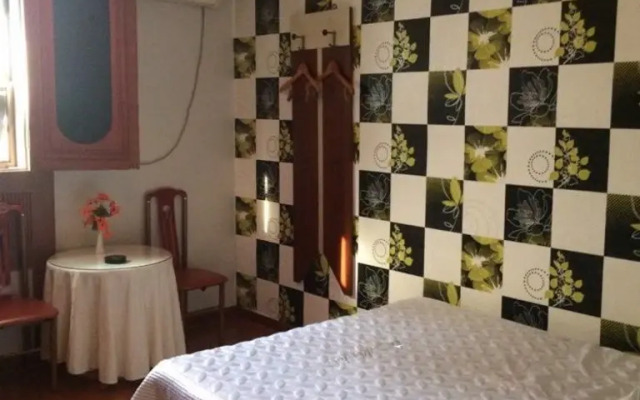 Crown Motel