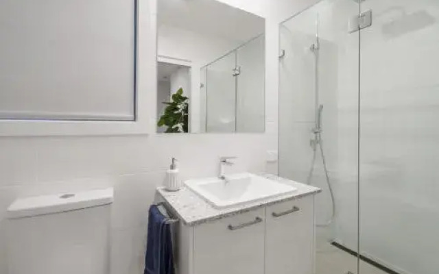 Luxury Canal Front Holiday House