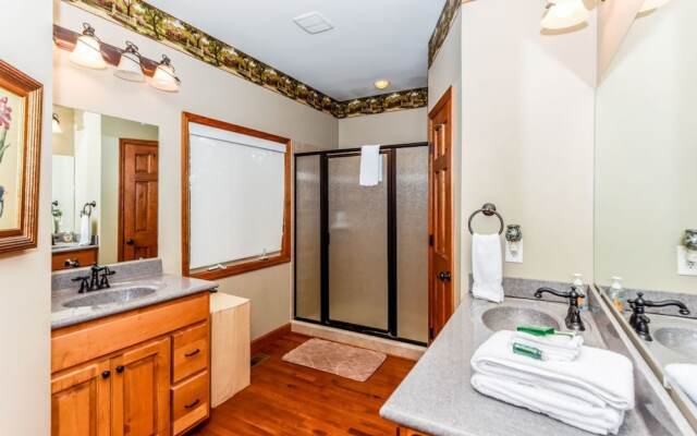 Hidden Gem - 5 Br home by RedAwning