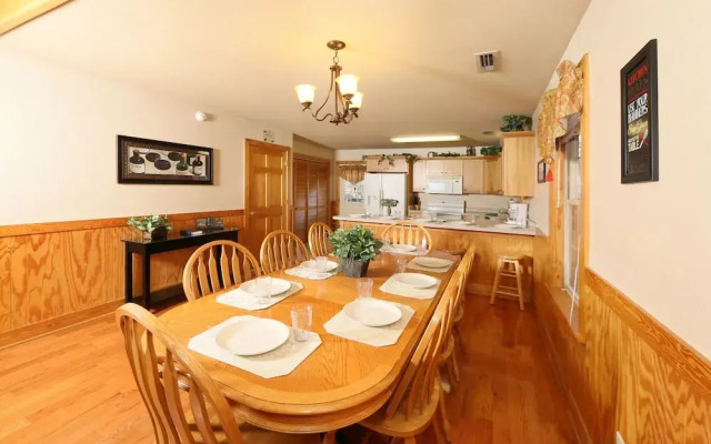 Cedar Falls 8 3 Br cabin by RedAwning