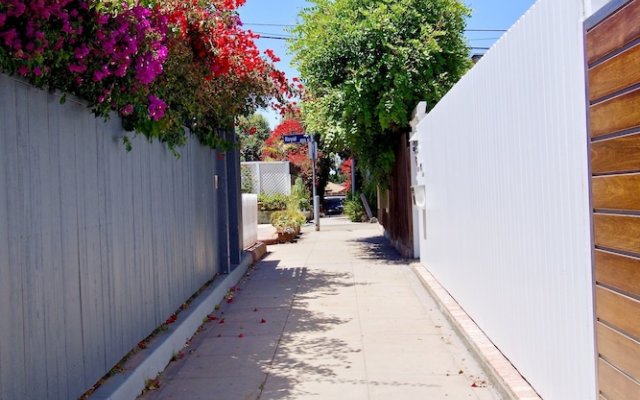 Quintessential Venice Beach Condo