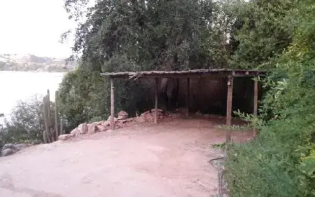 Cabaña de Adobe en Lago Rapel