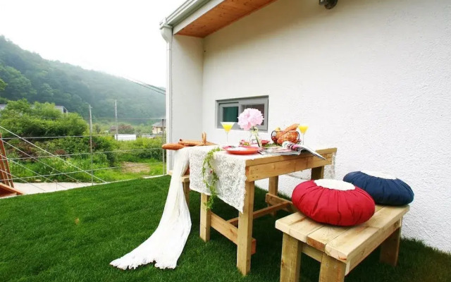 Yangpyeong Sigyekkot Pension