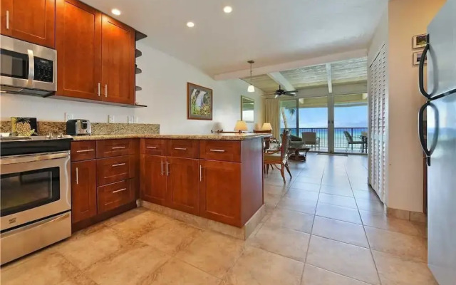 Lokelani #A205 - 2 Br condo by RedAwning