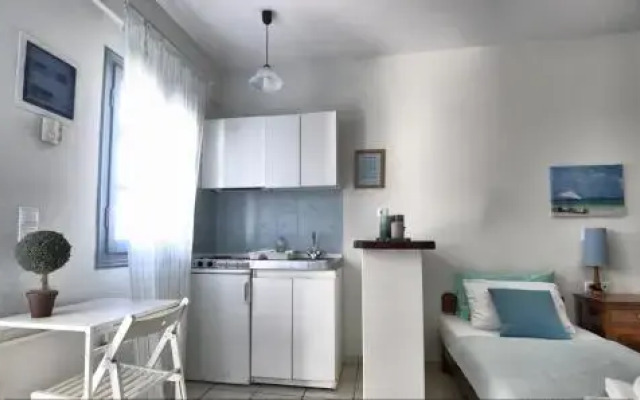 Ios Art Studios & Luxury Apartments