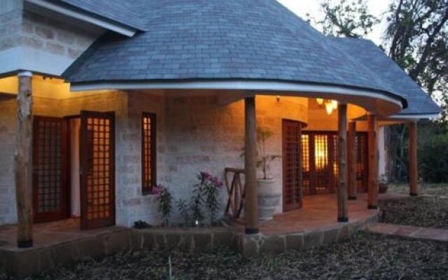 Kitu Kidogo Cottages