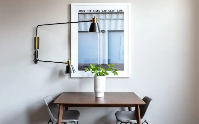Bright South Loop Suites by Sonder