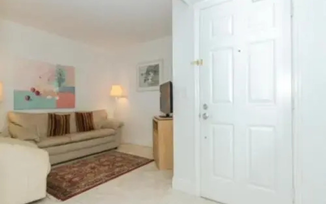 Luxurious Beachfront Condo in Prime Location with Pool and Hot Tub by RedAwning, Naples