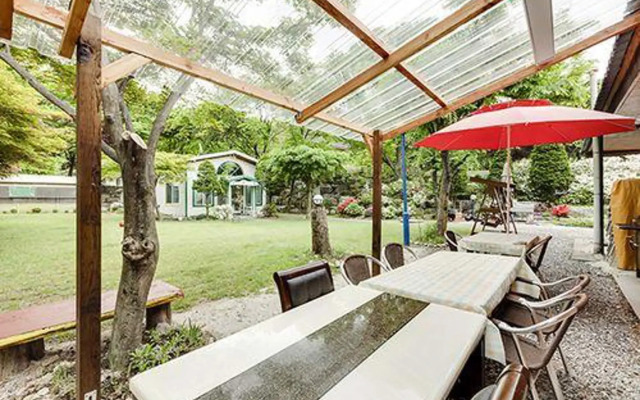 Gapyeong Kkothyanggi-neun Pension