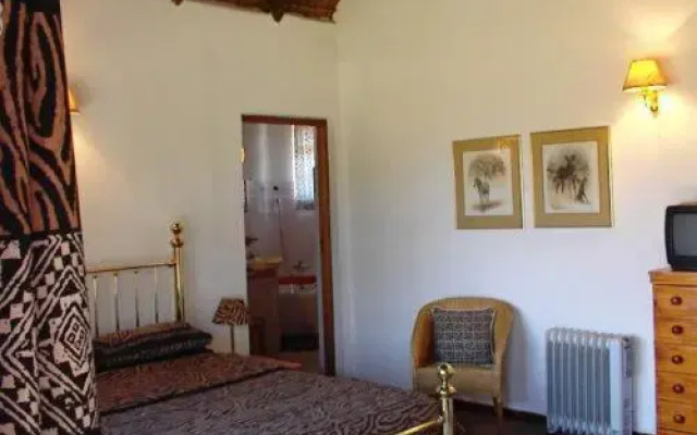 Oaktree Lodge Guest House