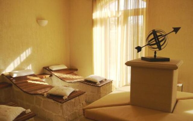 4 bedroom Villa Galinios with large private pool, Aphrodite Hills Resort