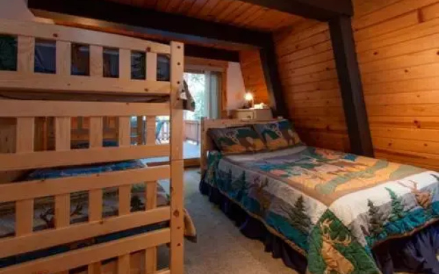 Pezzola Luxury Rental Cabin by RedAwning