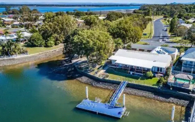 Spectacular Family Home on Canal - Endeavour Dr, Banksia Beach
