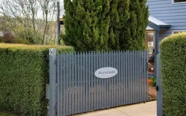 Accolade 1a