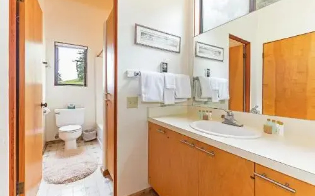 Four Seasons - Three Bedroom Loft Home