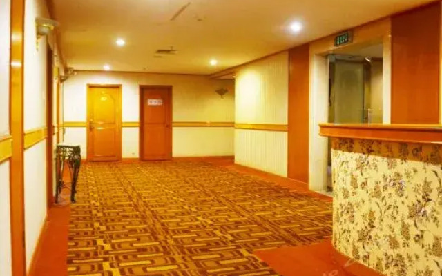 Sea Lake Hotel