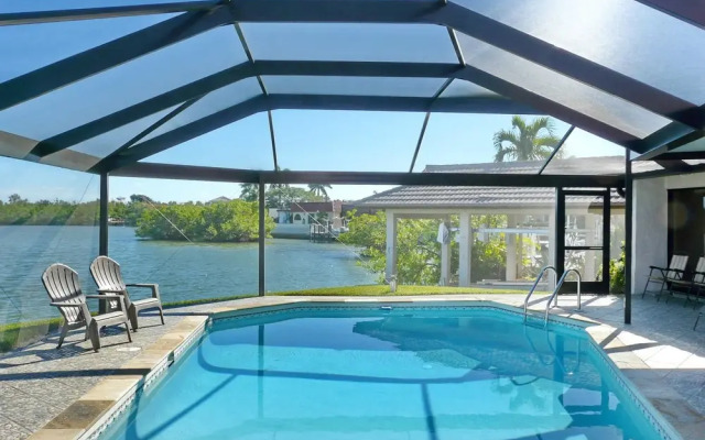 Waterfront Home on key lot With Pool/view of River