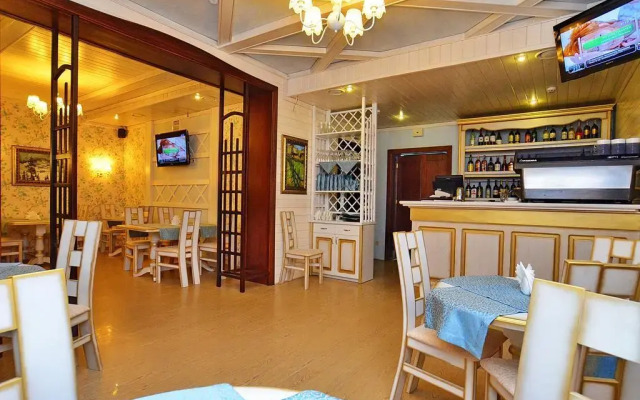 Tavel Hotel & SPA