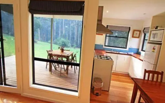 Banksia Lake Cottages