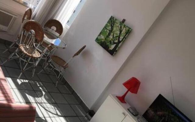 Etours - Novo Quarto Sala em Copacabana