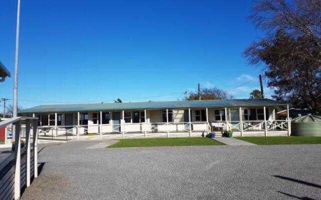 Featherston Motels And Camping