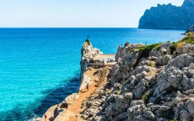 Molins 5 near the sea