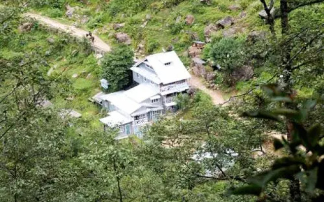Hotel Shovraj
