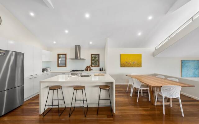 Emerald Seas Beach House - Ocean views