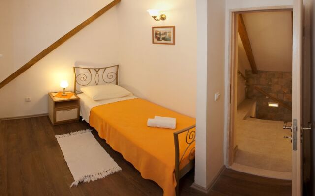 Split Center Apartments