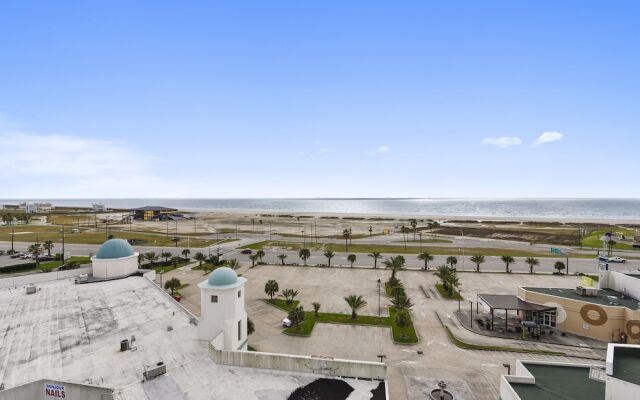 Emerald 707 2 Br condo by RedAwning