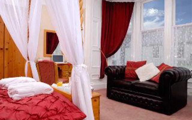 Douglas Arms Hotel