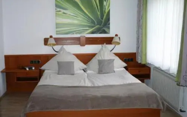 Hotel Und Weinstube Lehn