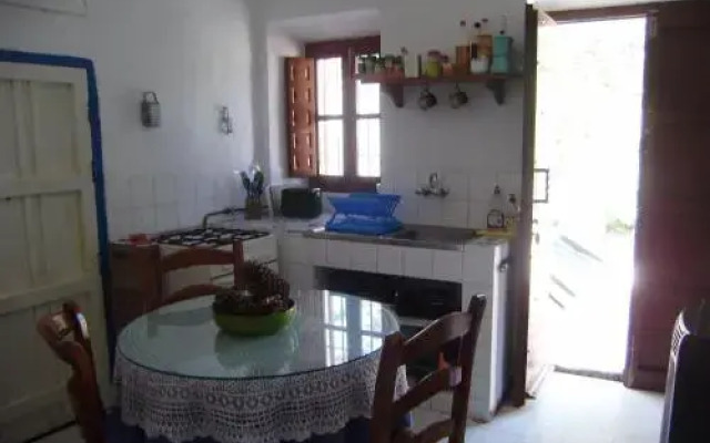 La Casita Blanca- La Almona Chica