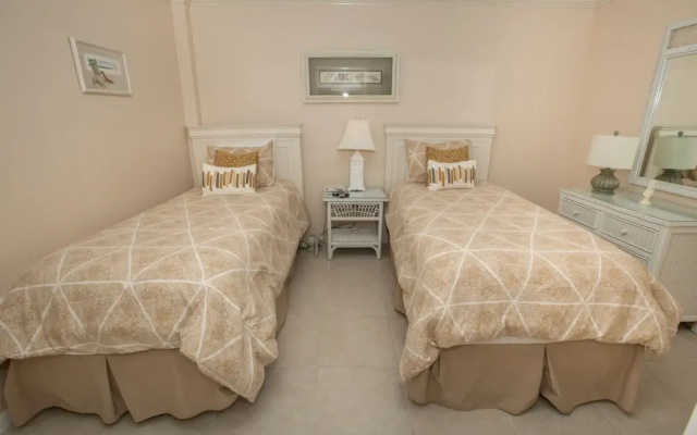 Inlet Reef 305 2 Bedroom Condo by RedAwning