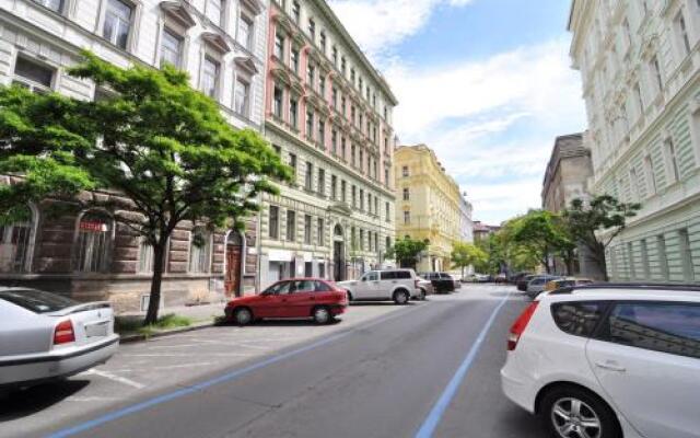 Modern Cozy Apartment by Ruterra