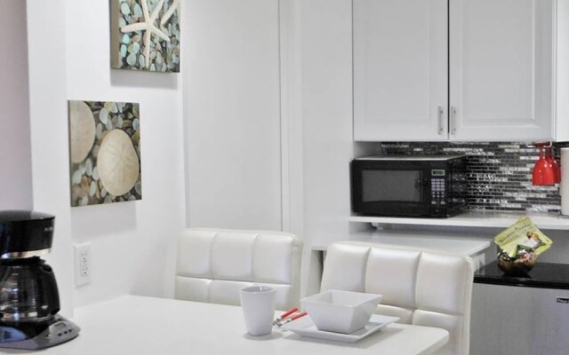 Palms Waikiki 320 Studio Apts