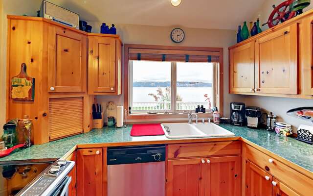 3336 S Shoreline Drive Home