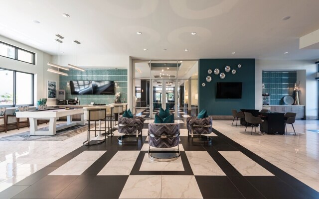 Stay Alfred on 16th Street