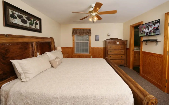 Wildwood Falls 4 3 Br cabin by RedAwning