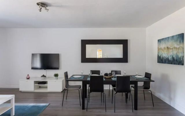 Cozy and Modern 2B-2B Home