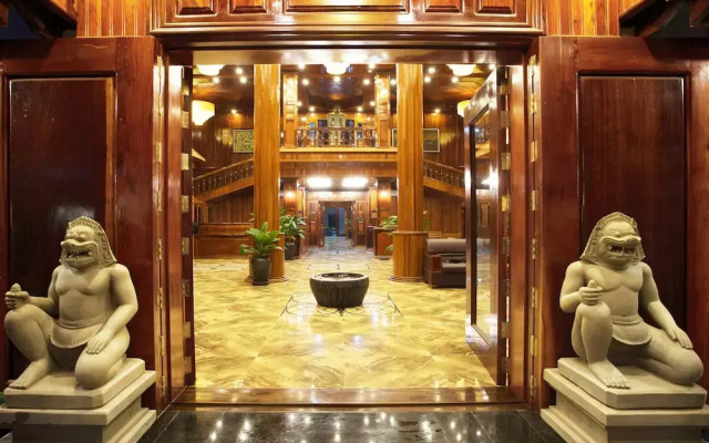 NorakSoeng Grand Palace
