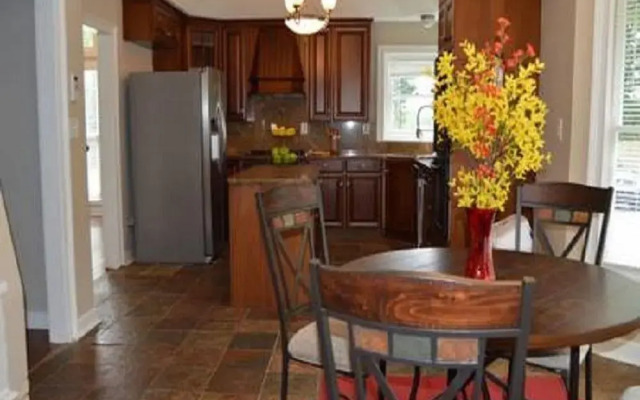 Opis Realty - Custom Metro Atlanta Home