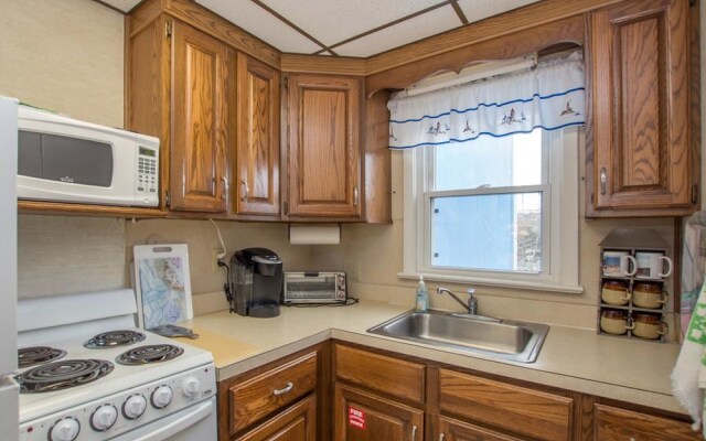 46th St Windjammer 204 1Br Condo