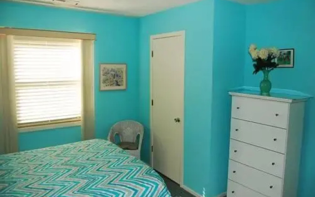 Guest G 61 4 Br Cottage by RedAwning