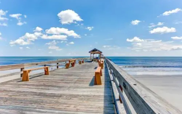Oceanfront Condo with Beach Access, Pool, and Tennis Court by RedAwning
